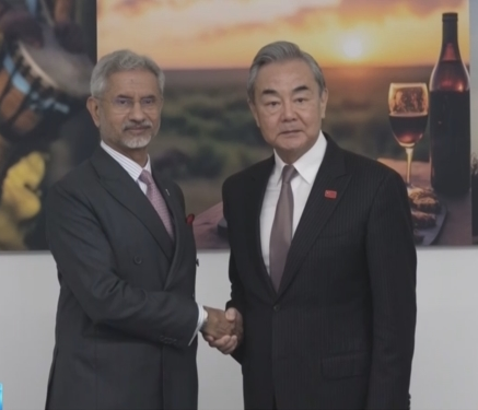 王毅同印度外长苏杰生会谈