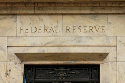 美联储宣布降息25个基点