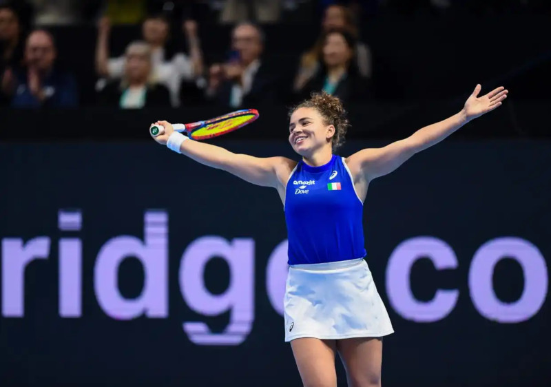 意大利队完胜美国队卫冕比利·简·金杯