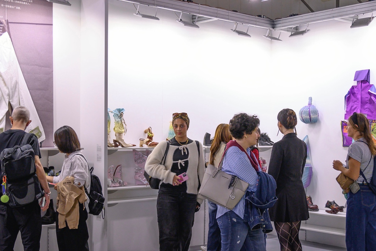 提升中国时尚文化话语权：北京服装学院再度亮相意大利琳琅沛丽皮革展
