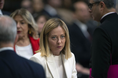 意大利执政联盟因50亿欧元银行暴利税方案而出现裂痕