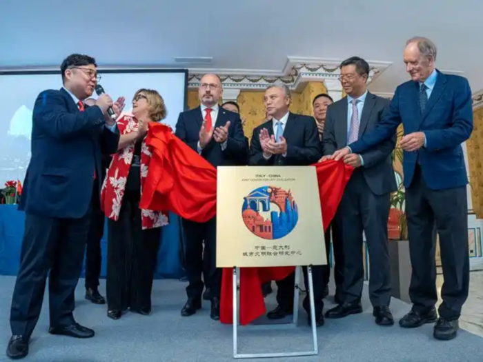 “中国-意大利城市文明联合研究中心”在意大利罗马揭牌