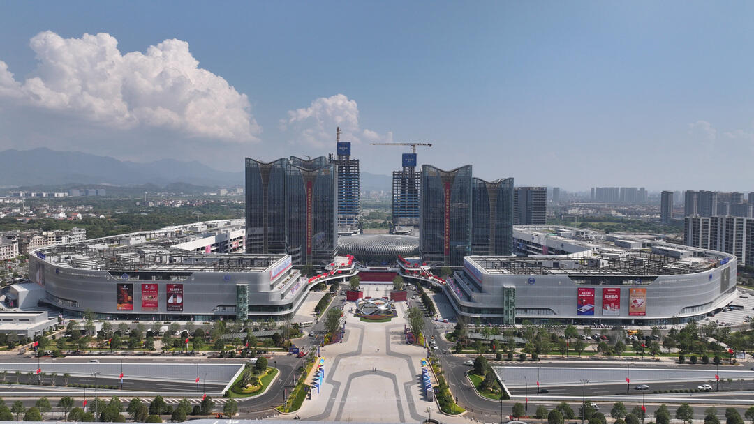 从“鸡毛换糖”到“全球数贸”，义乌的变与不变