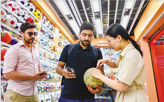 来自160多个国家和地区，万余“洋老板”扎根义乌——有好生意，更有好生活