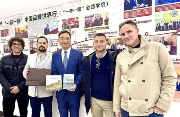 意大利奇维塔韦基亚市市长代表、公用事业局长Scilipoli Patrizo一行莅临温大意大利分校