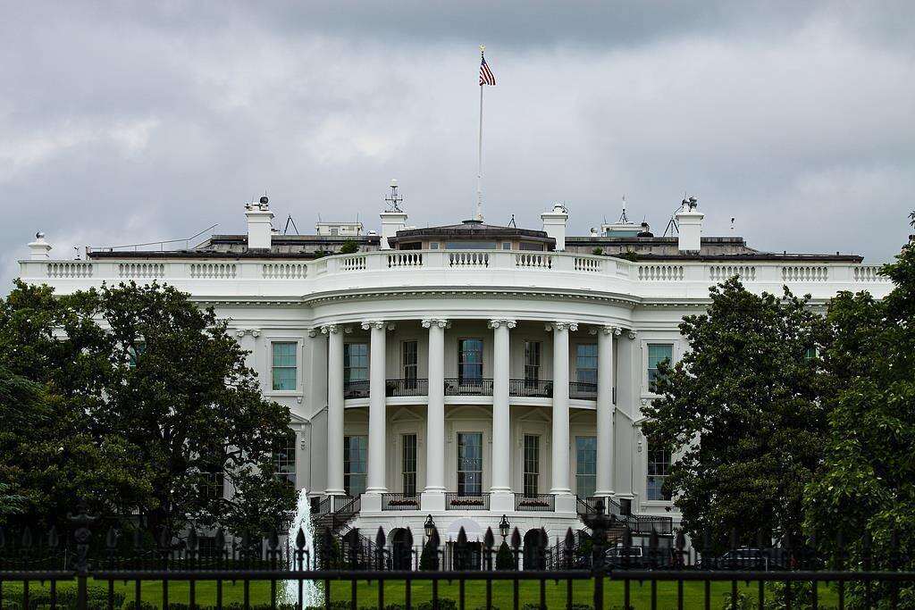 特朗普签署行政命令 重申2028年登月目标