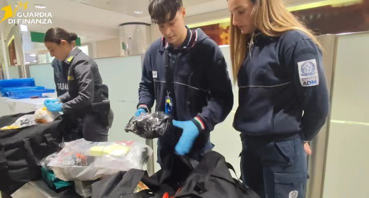 意出入境严查现金、涉税及违禁品 侨胞回国需谨慎合规