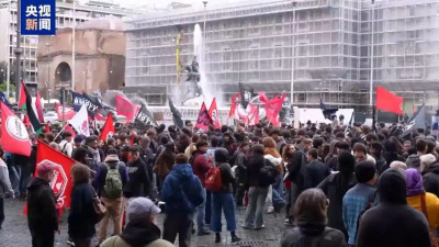 意大利罗马民众举行游行 反对美以把世界拖入战争