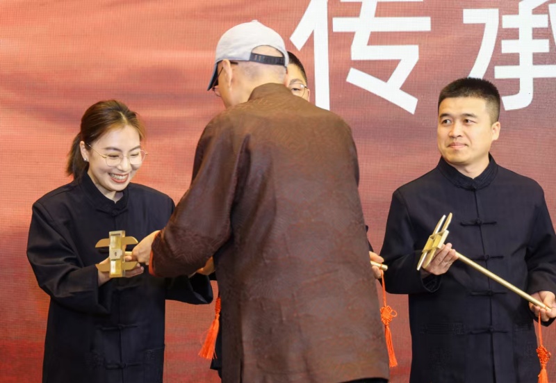 2026中国黄酒产业大会绍兴举行 意大利华侨品酒大师接棒非遗传承