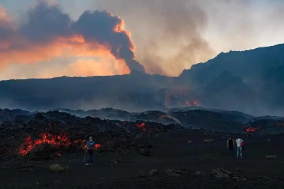 意大利埃特纳火山持续喷发 航班受影响