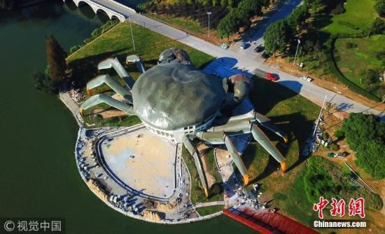 阳澄湖边出现“巨型大闸蟹” 原来是个建筑(图)