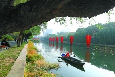 北京朝阳亮马河沿岸新增一片大绿地(图)