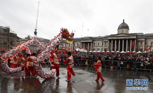 冷风冻雨难阻民众热情 70万人欢聚伦敦庆中国新年