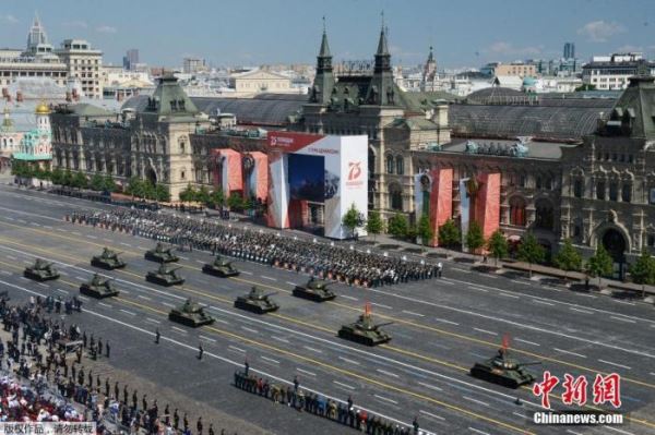当地时间6月24日，俄罗斯纪念卫国战争胜利75周年红场阅兵式举行。