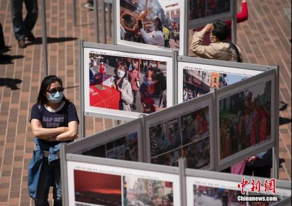 资料图：当地时间5月8日，美国旧金山多个华人社团联合举办的“《华埠日记》疫境·前行”公益摄影展。<a target='_blank'  data-cke-saved-href='http://www.chinanews.com/' href='http://www.chinanews.com/'>中新社</a>记者 刘关关 摄