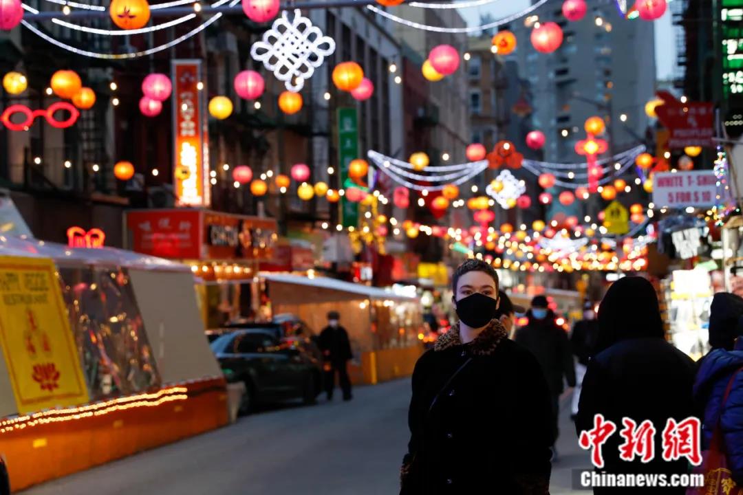 2021年1月，美国纽约曼哈顿中国城街道张灯结彩，准备迎接即将到来的中国春节。<a target='_blank' href='http://www.chinanews.com/'>中新社</a>记者 廖攀 摄