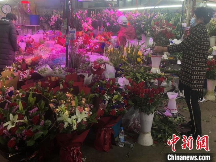 鲜花市场里的花束。 <a target='_blank' href='/' >中新网</a> 左宇坤 摄