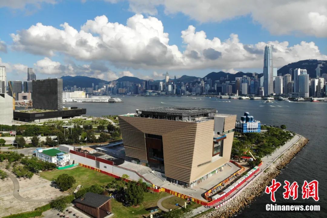 香港西九文化区，前景为香港故宫文化博物馆、画面左边是M 博物馆。<a target='_blank' href='http://www.chinanews.com/'>中新社</a>记者 张炜 摄