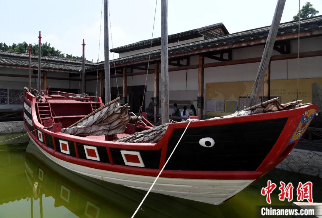 福州市海上丝绸之路展示馆内按照1:0.7比例复原建造的中国古代名船福船。<a target='_blank' href='/'>中新社</a>记者 张斌 摄