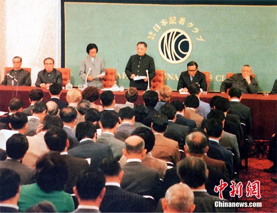 1978年10月，邓小平出席《中日和平友好条约》互换批准典礼。钟欣 摄