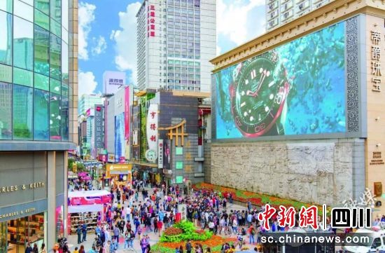 锦江区“首店经济”持续发力。 黄进喜 摄