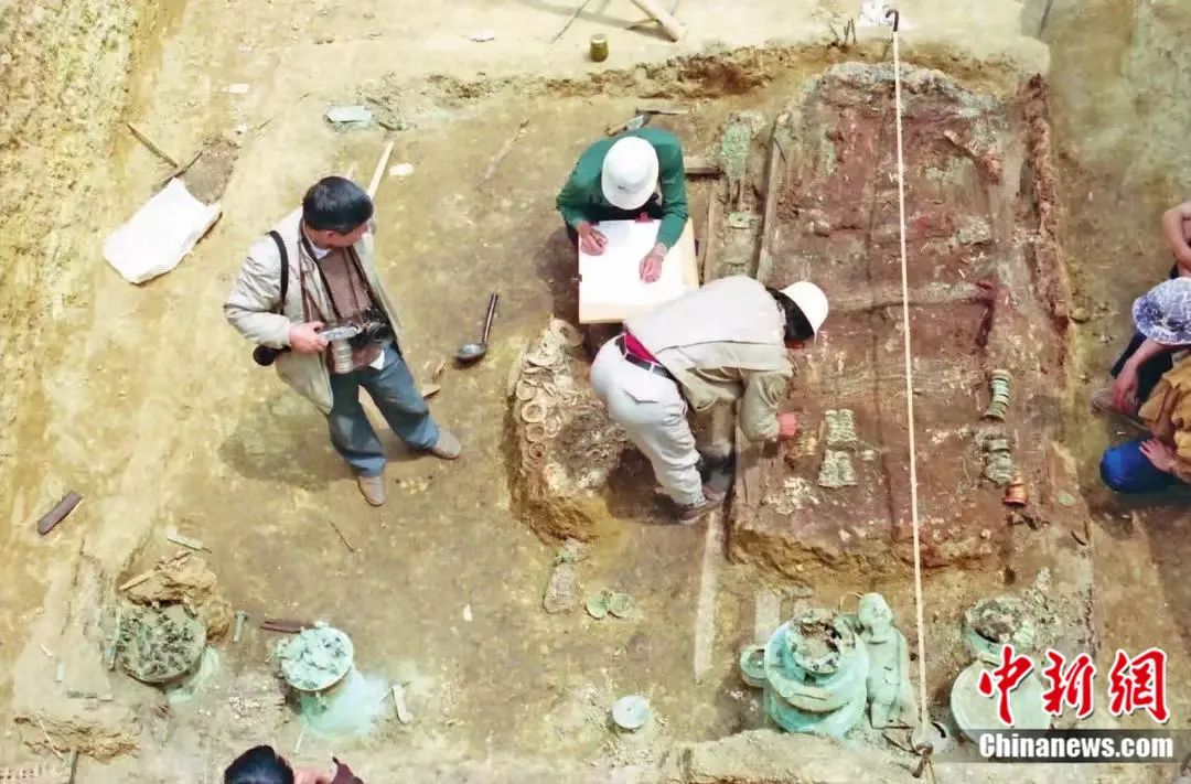 1992年李家山古墓群考古发掘现场。中共玉溪市委宣传部供图