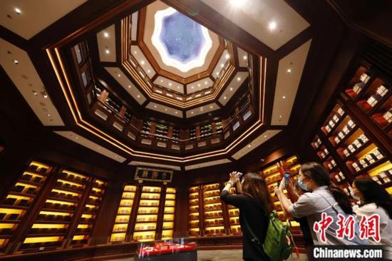 An inside view of the Wenhan Hall of the National Archives of Publications and Culture (Photo/Han Haidan)