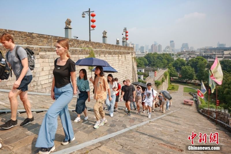 中外青年走进南京 “触摸”历史感知城市文脉