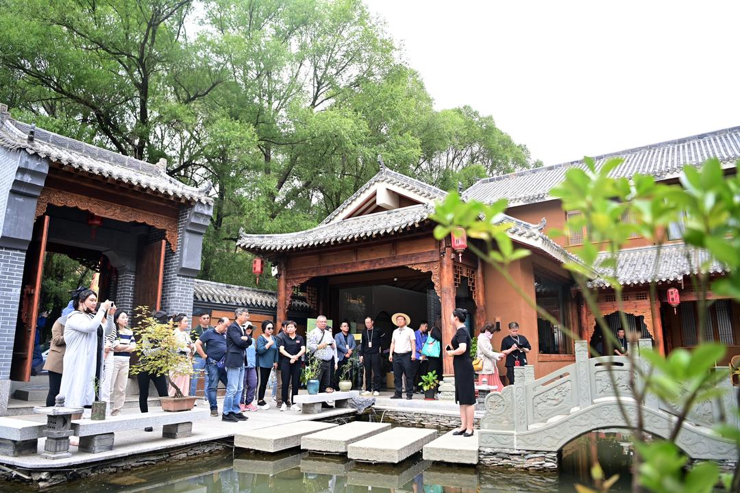 2024海外华媒甘肃行：甘南冶力关镇池沟村的精彩蝶变