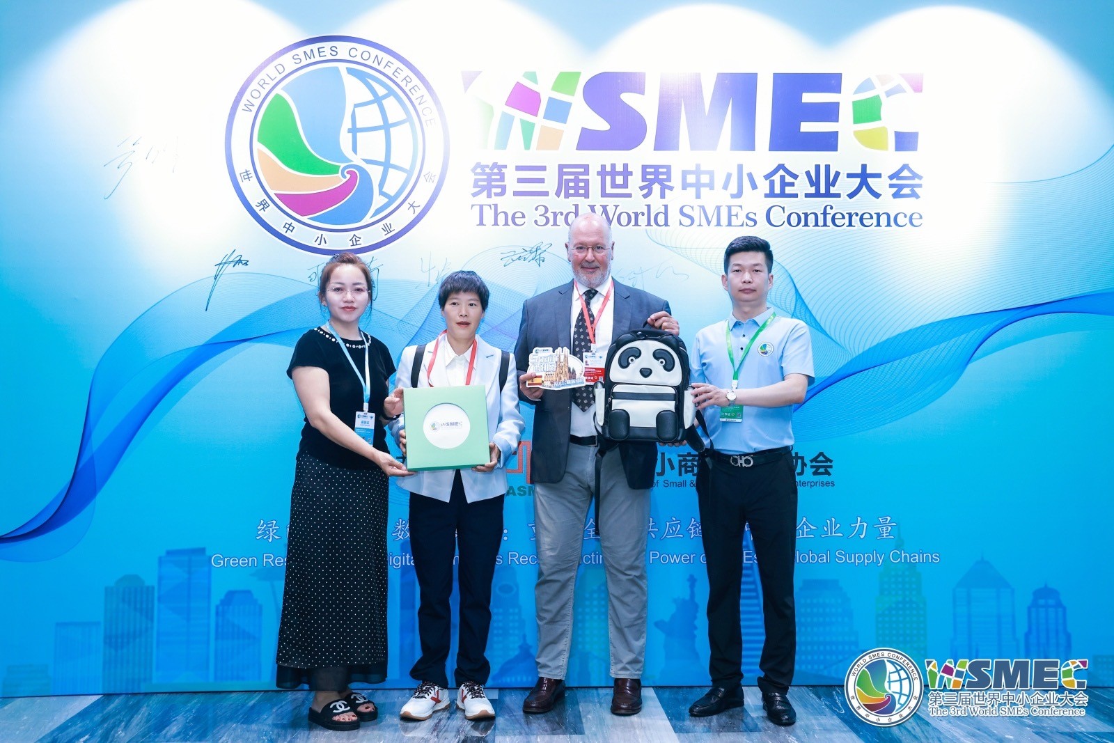 西班牙HLK体育集团亮相第三届世界中小企业大会：开启多元合作新征程