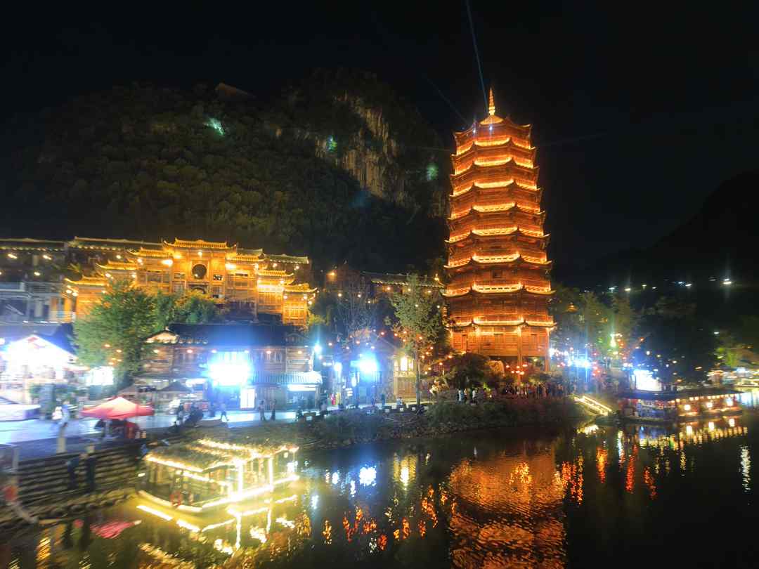 侨行贵州｜夜游峰林布依，邂逅喀斯特下的布依灯火